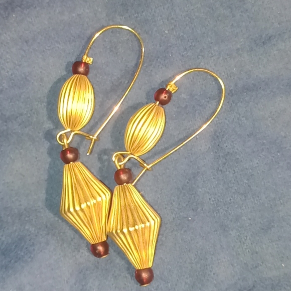 K750 (18k) gold designer earrings - Picture 3 of 3